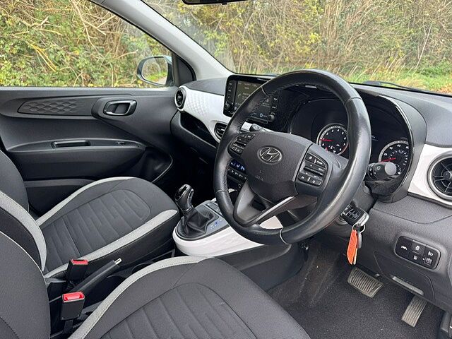 Hyundai i10 1.0 MPi Premium 5dr Auto