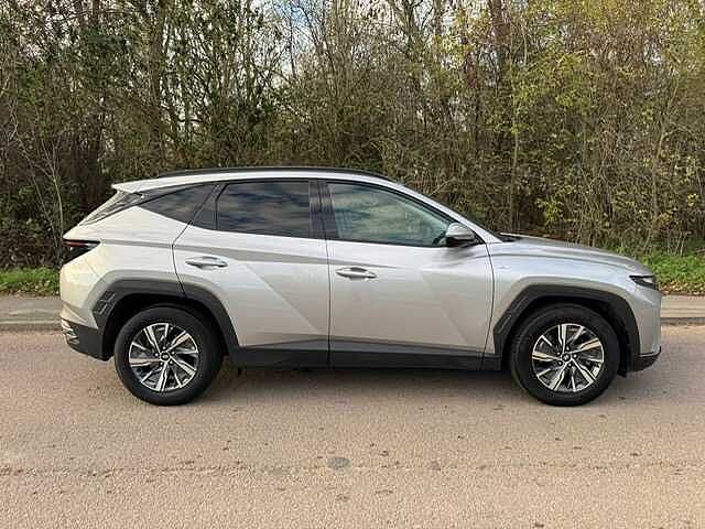 Hyundai TUCSON 1.6 TGDi 48V MHD SE Connect 5dr 2WD DCT Shimmering Silver